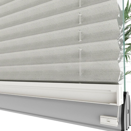 16 MM Blackout Cream Pleated Blind